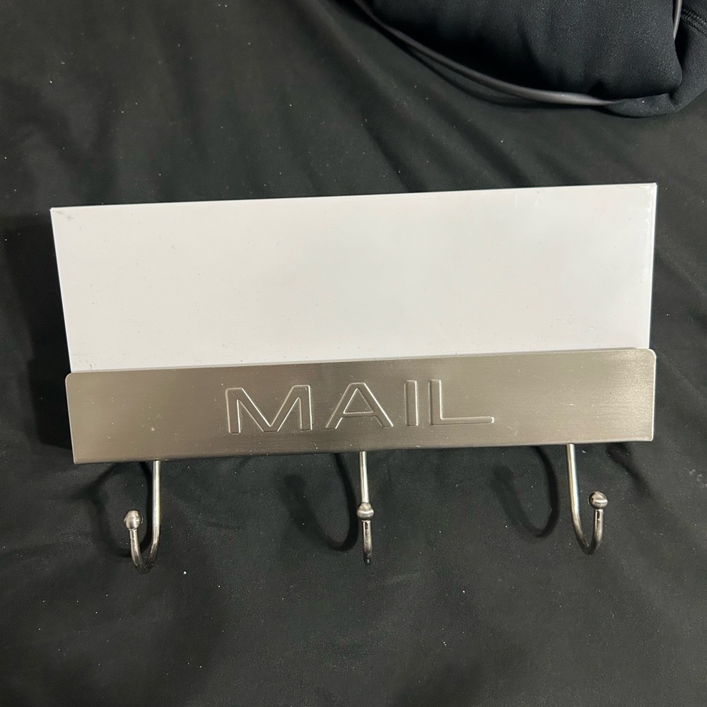 Wall Mounted Mail and Key Organizer